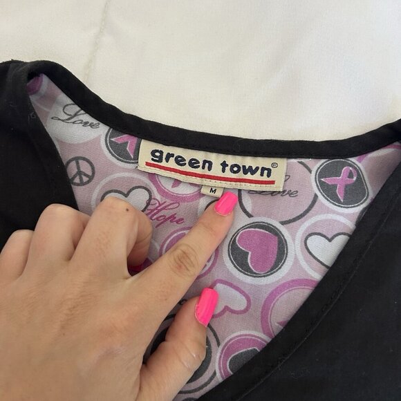 Greentown Womens Medium Scrub Top Black Pink Breast Cancer Awareness Pockets - Picture 2 of 7